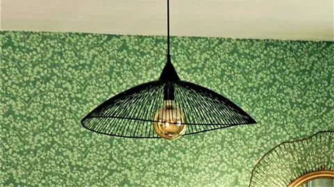 La l&aacute;mpara de dise&ntilde;o de Leroy Merlin para adornar tu sal&oacute;n por poco dinero