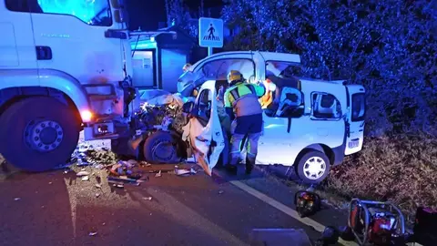 Choque entre una furgoneta, un cami&oacute;n y un coche en C&oacute;rdoba. Estas son las consecuencias