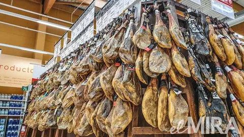 Secci&oacute;n de jam&oacute;n ib&eacute;rico en Alcampo Jerez