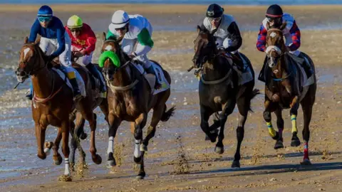Carreras de caballos en Sanl&uacute;car de Barrameda