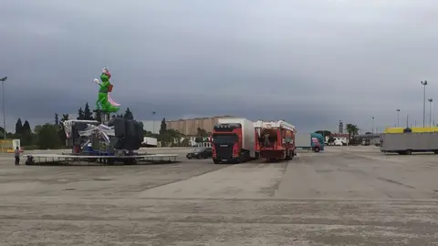 Montaje de las atracciones en el Parque Gonz&aacute;lez Hontoria