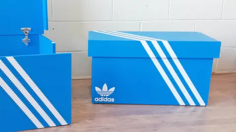 Caja de zapatillas Adidas