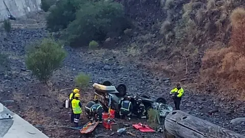 Un coche se sale de la carretera y cae por un barranco en Granada. Estas son las consecuencias