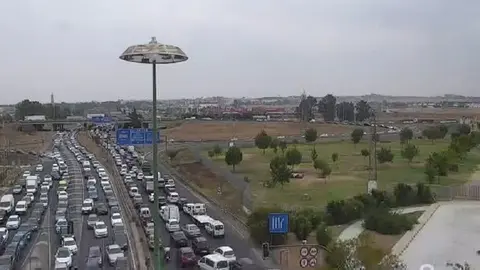 Fuertes retenciones en el acceso a Sevilla desde el Aljaraf. Estos son los motivos
