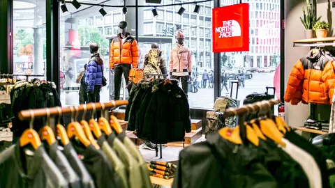 La chaqueta de The North Face que te abriga hasta las rodillas dice adi&oacute;s al fr&iacute;o en invierno