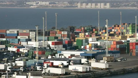 Muere un trabajador aplastado entre un cami&oacute;n y un muelle de carga en N&iacute;jar (Almer&iacute;a)