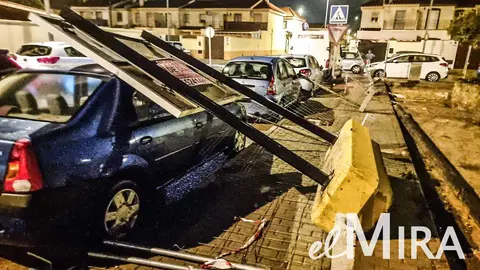 Un tornado y lluvia torrencial arrasa la noche de Jerez