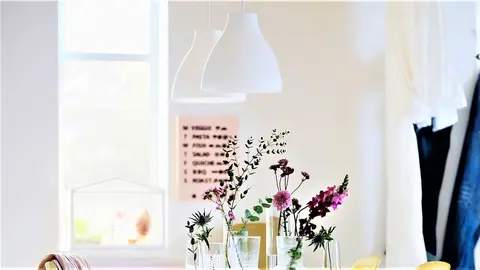 La minimalista l&aacute;mpara de techo que arrasa en Ikea por solo 4,99 euros