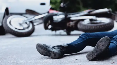 Este es el impactante accidente de tr&aacute;fico de un motorista en C&oacute;rdoba