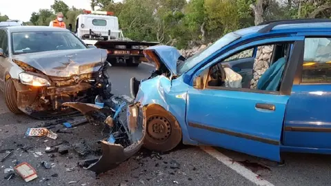 Impactante choque de coches en Palma del R&iacute;o (C&oacute;rdoba). Consecuencias para los afectados