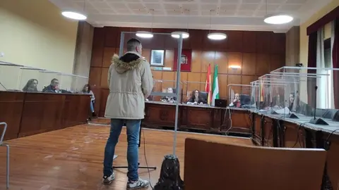 Lo sorprenden con una ni&ntilde;a en un hotel de Ja&eacute;n. Pero queda absuelto por esta incre&iacute;ble raz&oacute;n