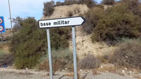 Una legionaria bebida pega un rodillazo en los genitales a un cabo en la base de Viator (Almer&iacute;a)