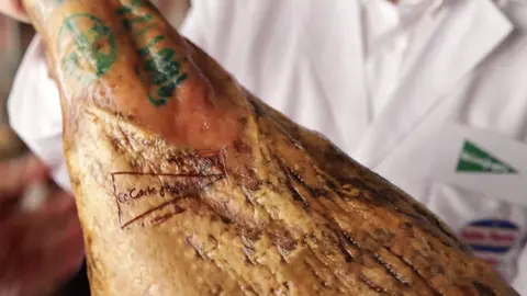 El Corte Ingl&eacute;s tritura los precios del jam&oacute;n ib&eacute;rico m&aacute;s exquisito para Navidad