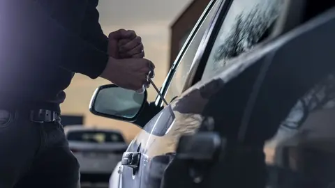 Pesadilla en Navidad en Granada. Oleada de robos en veh&iacute;culos por un conocido delincuente