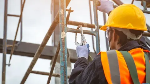 As&iacute; cae por una escalera mientras trabajaba en una finca de Hornachuelos (C&oacute;rdoba)