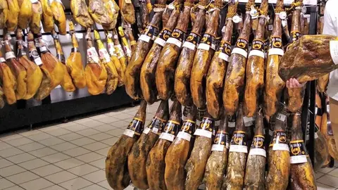 La locura de Carrefour llega con un jam&oacute;n ib&eacute;rico de 7 kilos barato que mantiene la piel hidratada