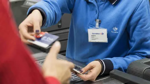 El abrigo para ir arreglada o casual de Mango que en Carrefour tienen un Only mucho m&aacute;s barato