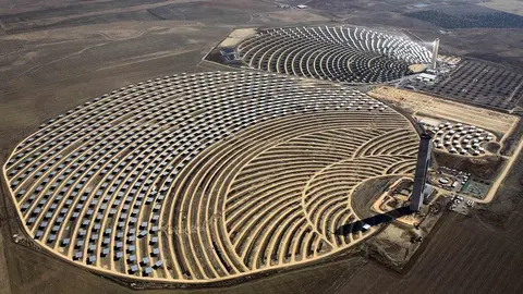 Andaluc&iacute;a se marca ahorrar para 2026 un 12 de energ&iacute;a y ser l&iacute;der nacional en renovables