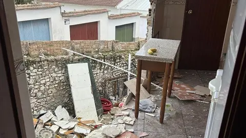 Explota una bombona en el interior de una vivienda en M&aacute;laga. Estas son las consecuencias