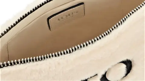 El bolso de pelo de Tous en El Corte Ingl&eacute;s que se ha convertido en nuestro favorito del invierno