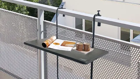 Amazon hace posible desayunar o tomar una copa en el balc&oacute;n sin ocupar espacio