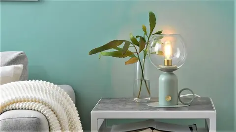 La locura por la nueva l&aacute;mpara de mesa retro de Ikea: en dos colores diferentes y por 19,99 euros