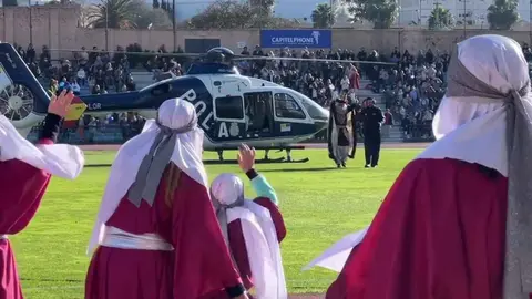 Aterrizaje de los Reyes Magos en el Estadio Bah&iacute;a Sur de San Fernando