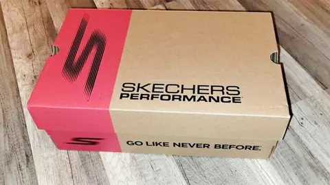 Caja de zapatillas de Skechers
