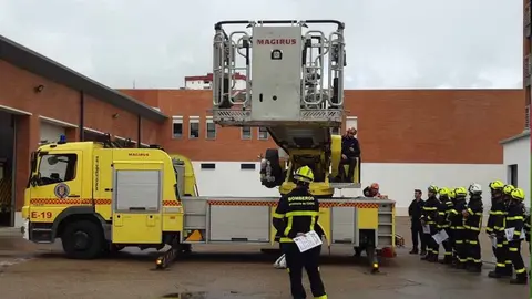 El parque de #Bomberos de Jerez acoge esta semana un #curso de &ldquo;Trabajos con #Autoescaleras Autom&aacute;ticas&rdquo; (AEA)