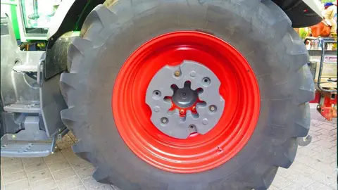 Rueda de un tractor