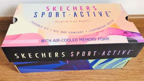 Caja de zapatillas de Skechers