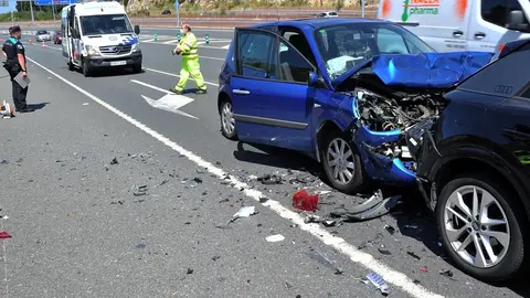 Tragedia en M&aacute;laga. Un fallecido tras un accidente en la A-45 en Antequera, que permanece cortada