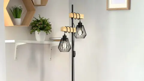 La l&aacute;mpara de pie de Leroy Merlin: la mejor opci&oacute;n para aportar luz y estilo a tu sal&oacute;n