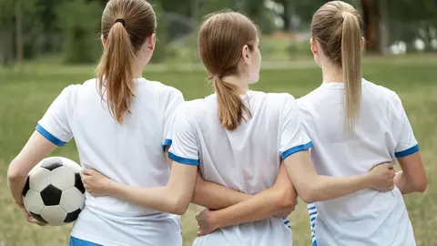 Un entrenador de f&uacute;tbol base femenino en Huelva. La que no acepte mis masajes no juega