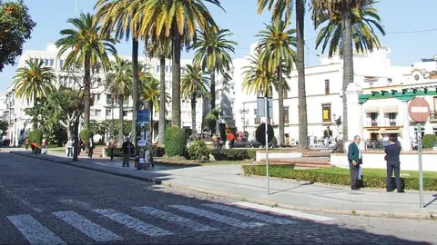 Intenta apu&ntilde;alar a polic&iacute;as locales tras amenazar con un cuchillo en Jerez a viandantes