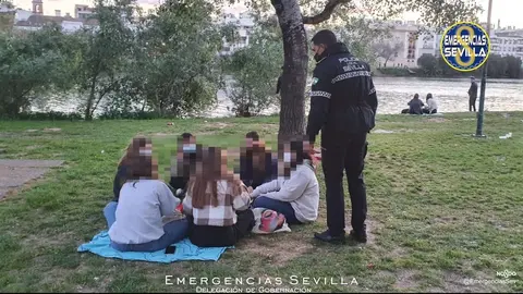 La botellona inunda Sevilla. 120 denuncias en 41 intervenciones en un fin de semana