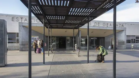 As&iacute; lo pillan en plena estaci&oacute;n de autobuses de Granada con una mochila llena de droga