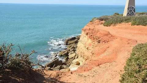 Hallan muerto a un hombre en los acantilados de Conil (C&aacute;diz)
