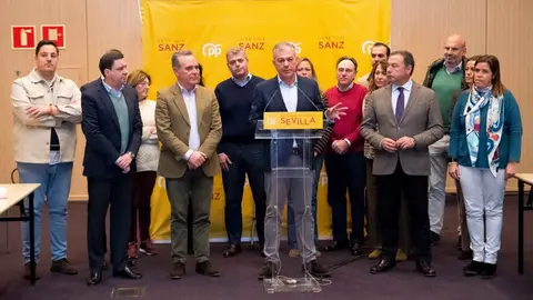 El candidato del PP a la Alcald&iacute;a de Sevilla, Jos&eacute; Luis Sanz, presenta a su comit&eacute; de campa&ntilde;a