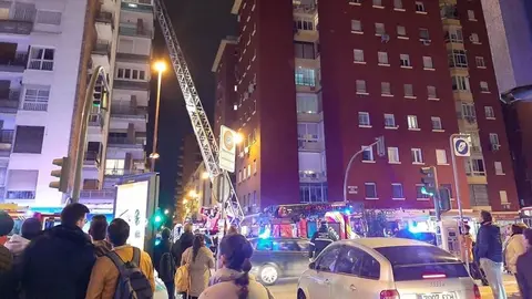P&aacute;nico en Sevilla. En llamas una vivienda en el barrio de Los Remedios