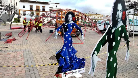 Preparativos en la Plaza Bel&eacute;n de Jerez para el homenaje a Lola Flores