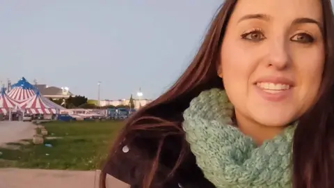 La madre de Valentina junto al Circus Las Vegas