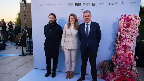 La delegada de Turismo de la Junta en Sevilla, Minerva Salas, junto al candidato por el PP, Jos&eacute; Luis Sanz