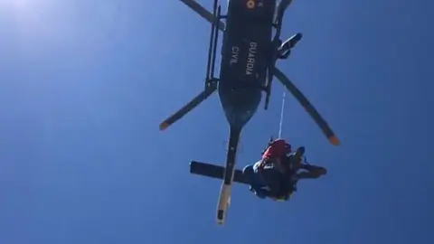 Caen mientras escalaban por Sierra Nevada en Granada. Este es el relato del angustioso rescate