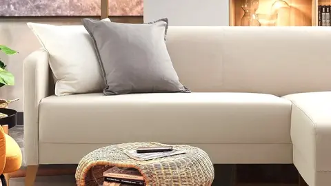 La clave para decorar tu sal&oacute;n con estilo est&aacute; en este bonito sof&aacute; retro de Ikea