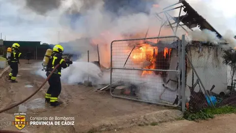 Incendio de una casa de madera en Jerez