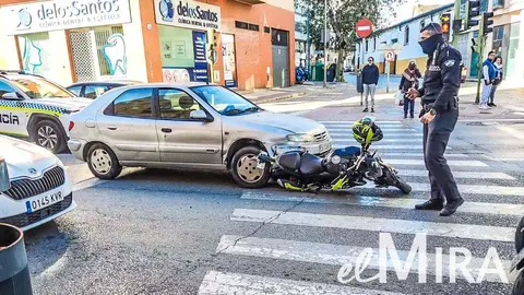 Una conductora de moto herida tras ser arrollada por un coche en Jerez