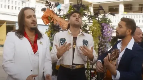 'Vuelve' el primer tema de Fondo Flamenco tras su separaci&oacute;n como grupo hace 10 a&ntilde;os