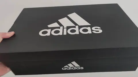 Caja de Zapatillas de Adidas
