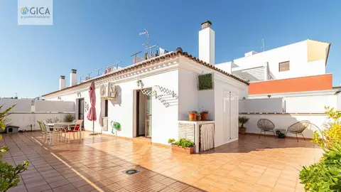 &Aacute;tico rebajado en Jerez con vistas a la Catedral